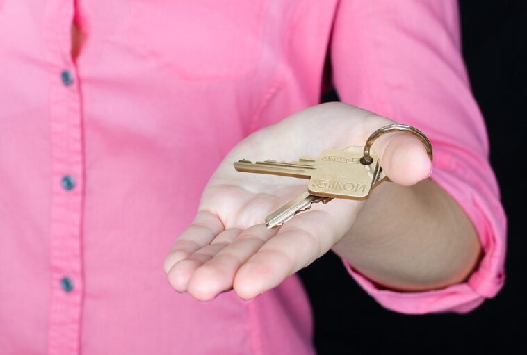 Average rate on a 30-year U.S. mortgage hits 6.91%, according to Freddie Mac, the highest since July