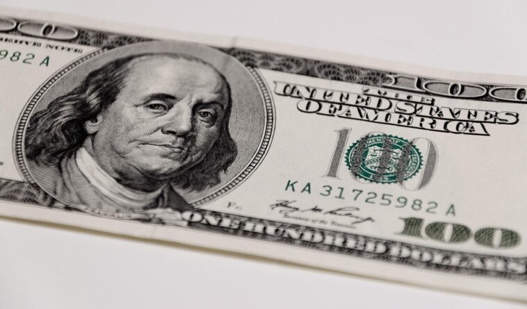 – The intraday high is 298.58 USD and the intraday low is 290.7 USD. – The intraday high is 298.58 USD and the intraday low is 290.7 USD.