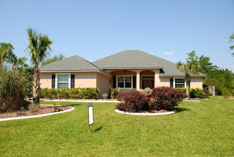 Mortgage Rates Hit Record Lows: Time to Refinance? Experts Weigh In!